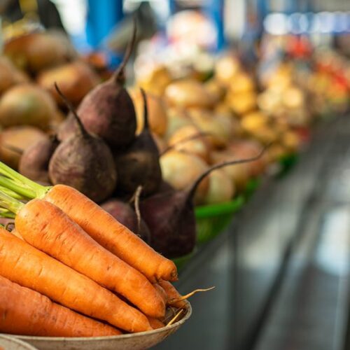 raw-carrots-beetroots-counter-550x600